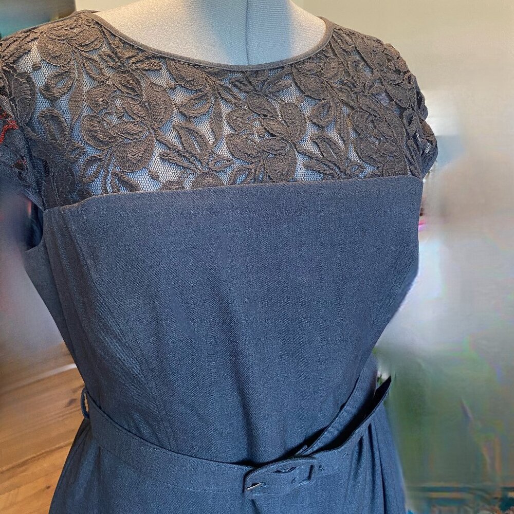 Jones Wear Dress with Cap Sleeves and Lace Top Accent